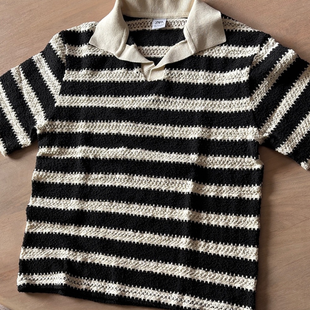 Zara Men’s Black and Cream Striped Polo Shirt